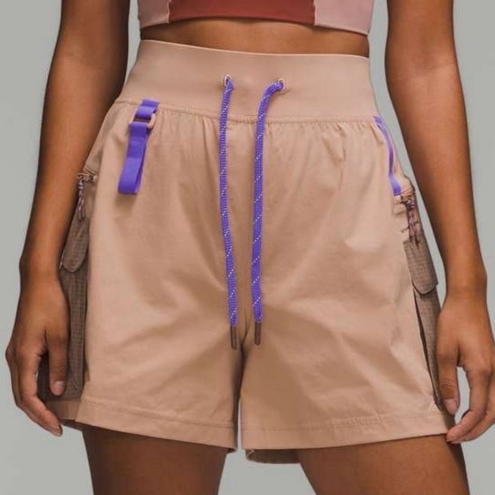 Lululemon Multi-Pocket Cargo High-Rise Hiking Short 5"